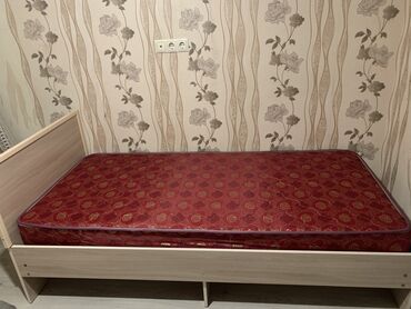 двухъярусный кровать с матрасами: Односпальная Кровать, Б/у