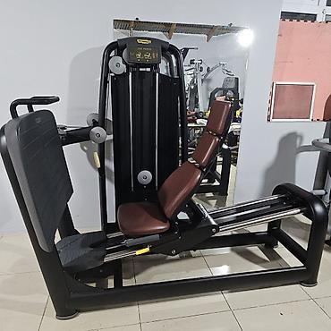 Leg Press trenajoru Techno Gym - Məqsəd: ayaq və omba əzələlərinin