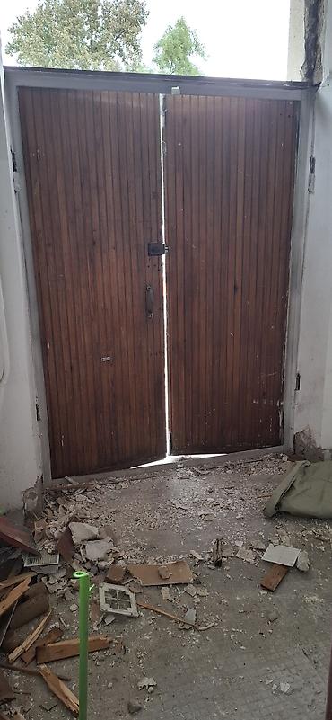 Деревянные двустворчатые ворота для гаража/подсобного помещения. - at lalafo.kg Деревянные двустворчатые ворота для гаража/подсобного помещения. -