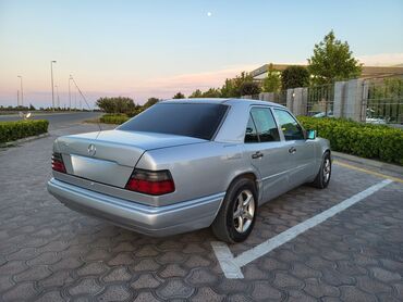mercedes şekilleri: Mercedes-Benz E 220: 2.2 l | 1994 il Sedan