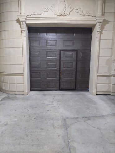 Qaraj darvazaları: Dəmir Qaraj darvazası, Seksional, Avtomatik, rəng - Qəhvəyi, Qapı ilə — 25