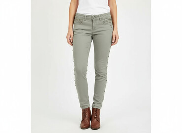 spodnie nabijane ćwiekami: Jeans for women, size M