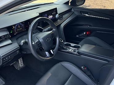 prius 2005: Toyota Camry: 2025 г., 2 л, Вариатор, Гибрид, Седан — 8