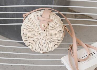 Новая сумка из ротанга
идеально подчеркнет ваш весенний -летний образ