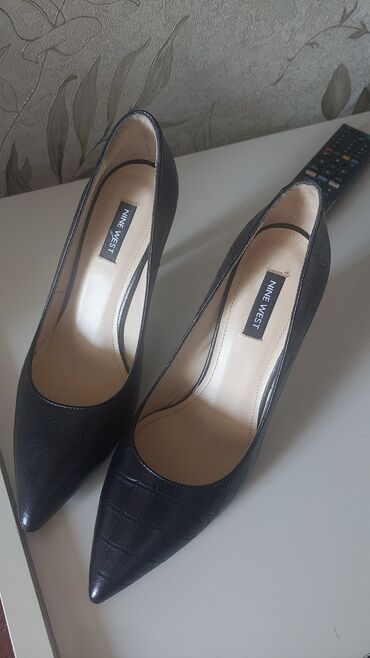 Nine West qadın stiletto.Heç geyinilməyib.Ölçüsü 38 yazılsa da, 37