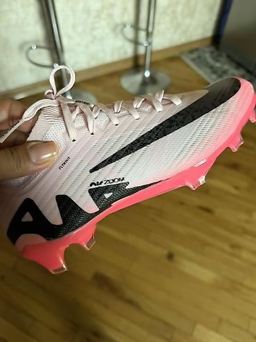 barsofka nike: Nike Mercurial Air Zoom futbol бутsı. Çəhrayı və qara rəng kombinində — 2