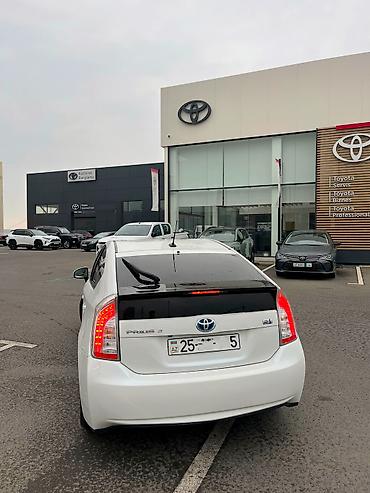 07 2012: Toyota Prius: 1.8 l | 2012 il Hetçbek — 4