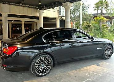 afdamabiler: BMW 750: 4.4 l | 2010 il Sedan — 1