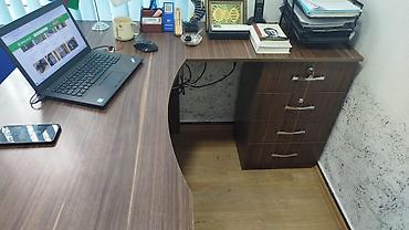 Ofis mebeli: Ofis masasi satilir 200 azn
Təzədi
Ünvan Y.Ramana.7989(GülüX) — 1