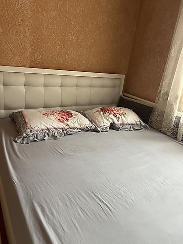 dormeo одеяло: Двуспальная кровать с мягким высоким изголовьем и матрасом. Б/у Чистый — 2