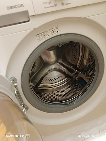 dikiş maşınları: Electrolux CompactCare paltaryuyan maşın. Öndən yükləməli modeldir — 1