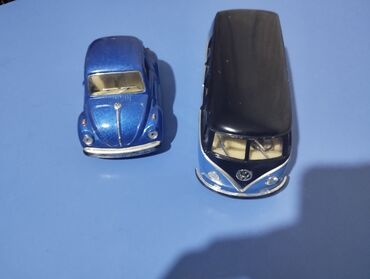 oyuncaq dəmir maşınlar: Azerb. 2 metal Volkswagen maşını satıram. Mikroavtobusda baqaj və bir