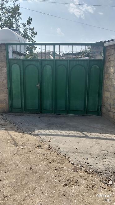 Salam. Ev 3 otaq 1 sanitar qovşaq və 1 mətbəxdən ibarətdir. Ümumi