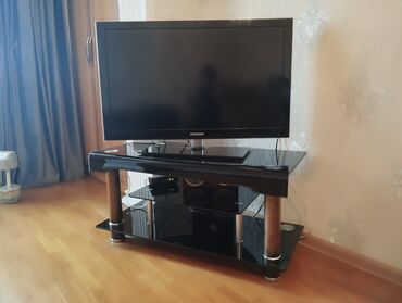 Телевизоры: Samsung LCD televizor + şüşə TV stendi - Marka/model: Samsung LCD TV