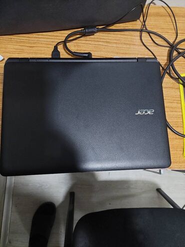 Acer: 4 GB