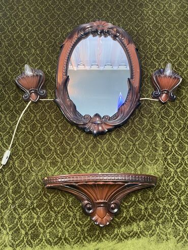 зеркало с полочками: Декор для уюта в вашем доме 
Зеркало полочка и светильники