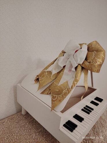 nabat xoncasi: Dekor xonca piano satilir icine sokolad gul yigmaq olar toy nisan ve