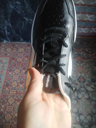 Кроссовки и спортивная обувь: Reebok idman ayaqqabısı Qara rəngli, ağ altlıqlı Reebok idman — 2