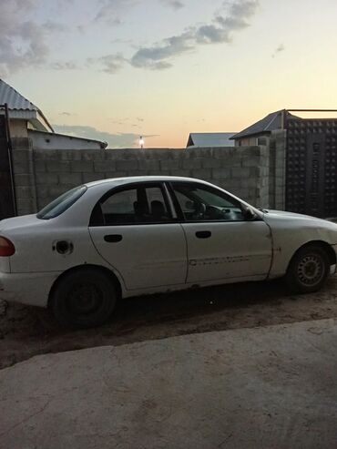 срочно продается машина: Daewoo Lanos: 1996 г., 1.5 л, Бензин