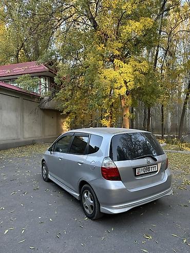 camry 2005: Honda Fit: 2002 г., 1.3 л, Автомат, Бензин, Хэтчбэк — 6