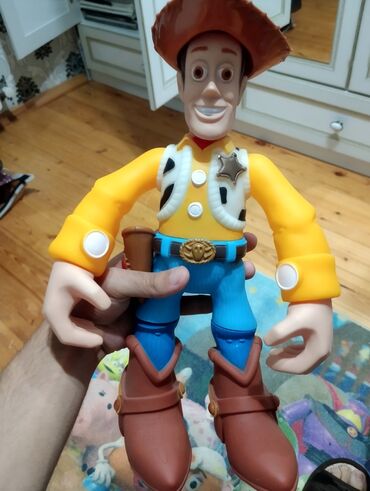 usaq arabalar: Toy Story Filminden Woody Yenidir Sadece Qutusuzdur