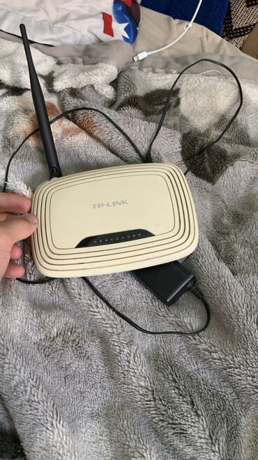 wifi router tp link td w8151n: Продаю роутер. Полностью рабочий. Себе купили новый. Торга нет