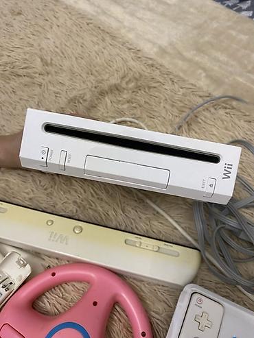 wii u: Nintendo Wii oyun konsolu dəsti Komplekt: - Ağ Nintendo Wii konsolu — 2