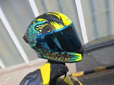 Moto geyim: Tam üzlü motosiklet dəbilqəsi – rəngli “Born Wild” dizaynı Model: Vexa