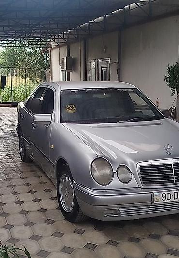 Mercedes-Benz: Mercedes-Benz E-Class: 2.3 l | 1997 il Sedan — 5