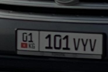 номер сувенир: Продам зеркальные госномера 01KG101VYV и 01KG100VYV Вместе 200.000 сом — 2