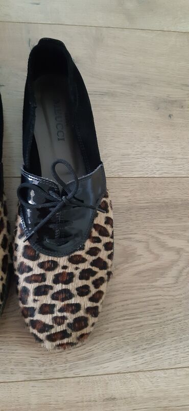 обувь puma: Туфли Италия, размер 39,замша и лаковая кожа,состояние хорошее, отдам