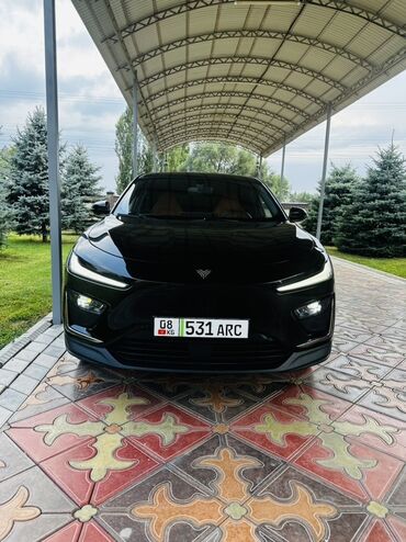 машина за 40000: Черный кроссовор NETA X это современный автомобиль с элегантным