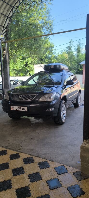 хоба машина: Черный кроссовер Lexus RX 300 с дополнительным багажным боксом на