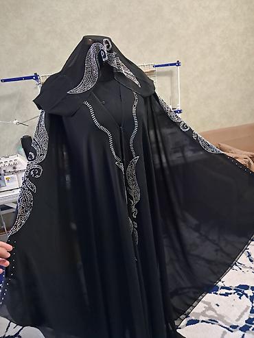 Hicab Paltarı Satılır Qara üzəri gümüşü qaşlarla bəzədilib. Yalnız 1 lalafo.az -da Hicab Paltarı Satılır Qara üzəri gümüşü qaşlarla bəzədilib. Yalnız 1