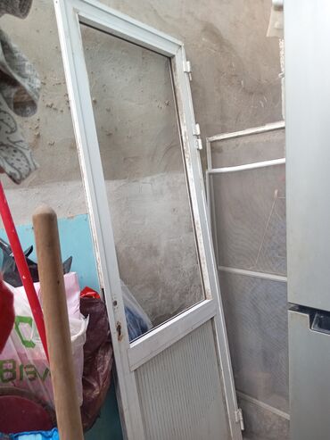 Отделочные материалы: PVC/alüminium giriş qapısı və tor (maska) çərçivəsi - Material: ağ