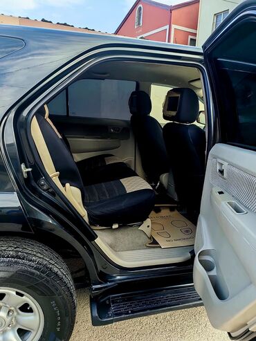 Toyota: Toyota Fortuner: 2.7 l | 2006 il Ofrouder/SUV — 5