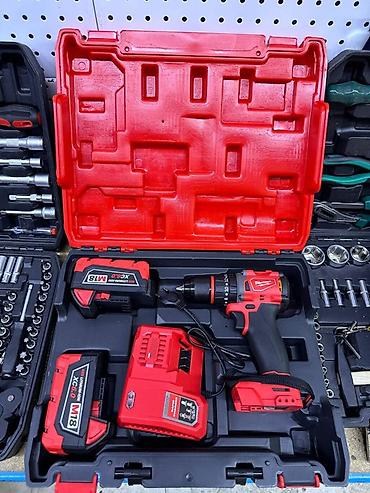 Аккумуляторная дрель-шуруповёрт Milwaukee M18 FUEL в комплекте