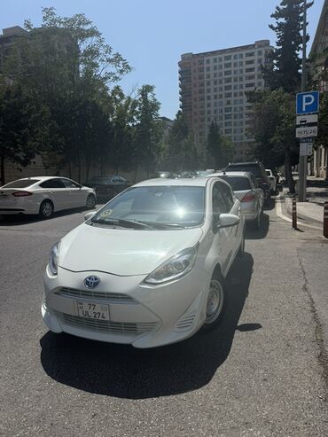 Toyota: Toyota Aqua hibrid hetçbek Depozit 700 azn Günü 35 qalmaq şərtilə -