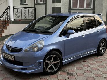 фит срочна сатылат: Honda Fit: 2001 г., 1.5 л, Вариатор, Бензин, Седан