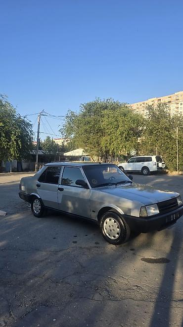 Digər avtomobillər: Model: Sedan, 4 qapı Rəng: Açıq gümüşü (iki tonlu panellərlə) — 2
