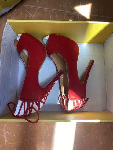 Tuflilər: Tuflilər, Ölçü: 36, rəng - Qırmızı, İşlənmiş — 4