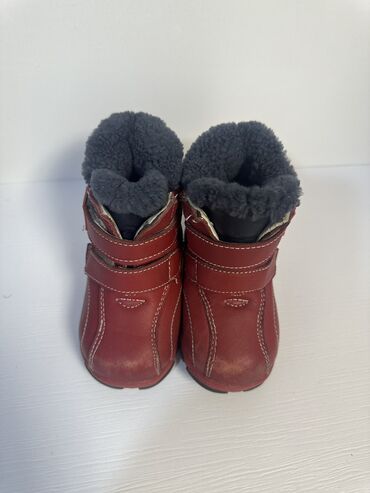красные детские туфли: Зимние сапожки на малыша, очень удобные, на 1-1,5 года, кожаные с