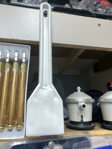 продаю шповник: Пластиковый скребок-лопатка для корректировки стеклопакетов -