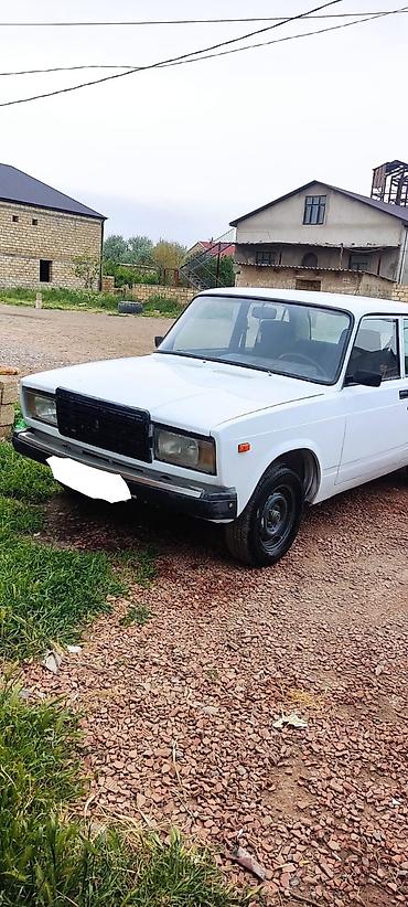 tap az vaz 2107: VAZ 2107, ağ rəng, sedan kuzov. Texniki xüsusiyyətlər və təchizat: - — 1