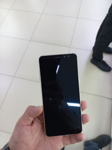 самсунк 52: Samsung Galaxy A8 2018, Б/у, 32 ГБ, цвет - Золотой, 2 SIM
