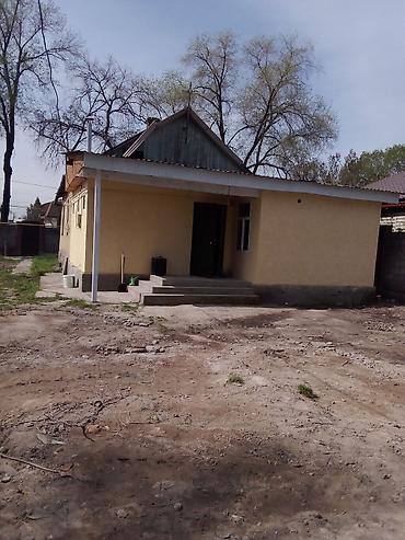 Продажа коттеджей и домов: Дом с участком - Одноэтажный дом с крыльцом и навесом, капитальный — 1