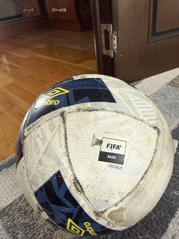 İdman qidaları: Məhsul: Umbro futbol topu - Brend: Umbro - Sertifikat: FIFA BASIC