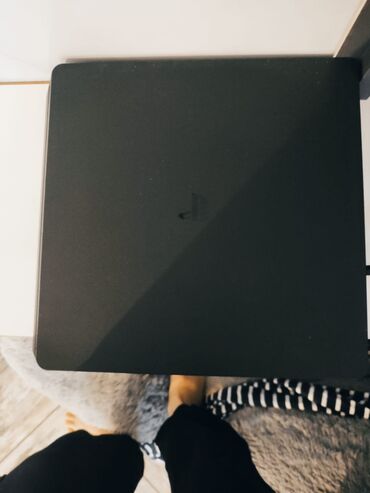 PS4 (Sony Playstation 4): Sony PlayStation 4 Slim modeli qara rəngdədir.1 Tb Əla vəziyyətdədir — 3