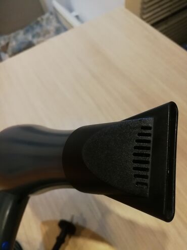 Fenovi za kosu: Fen Singer za kosu 2000w. Ima usmerivač vazduha. Ispravan provereno — 11