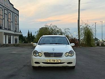 mercedes 180 b: Mercedes-Benz C-Class sedan - Gövdə: 4 qapılı sedan, ağ rəng - Kuzov — 1